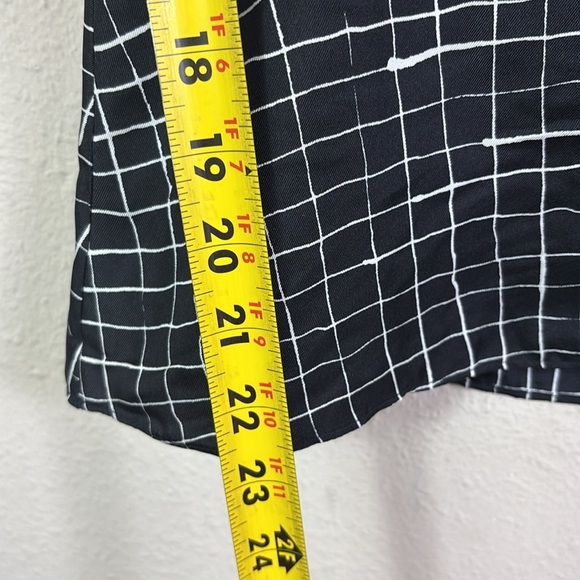 Theory Kimono Pleat Grid Print 100% Silk Twill Top Blouse Black White Sz Small - Picture 3 of 13